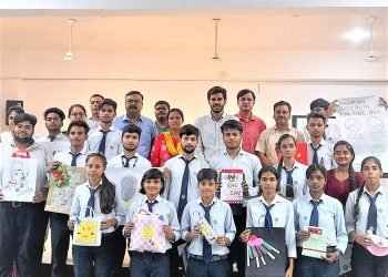 एसआर ग्रुप में  विश्व कागज दिवस