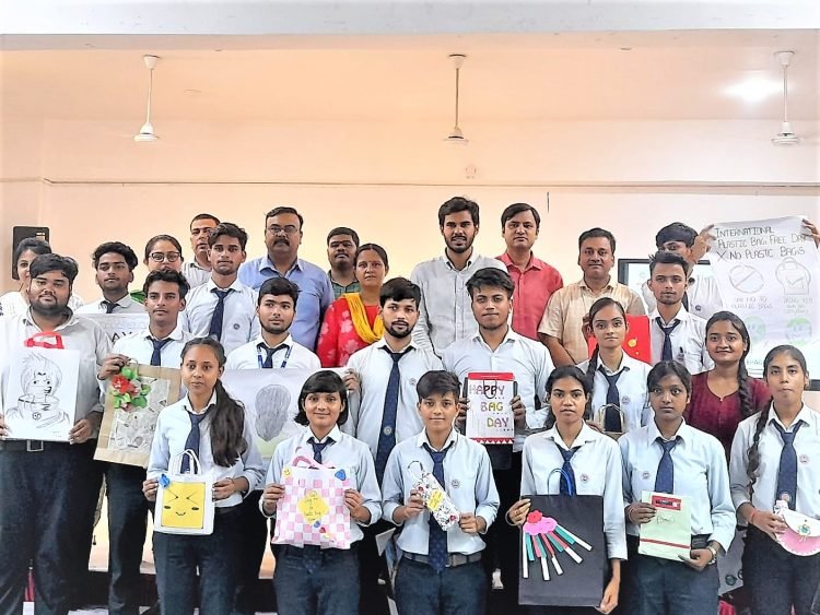 एसआर ग्रुप में विश्व कागज दिवस