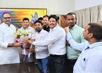 संविदा कर्मियों के विभिन्न मुद्दों कों सरकार के संज्ञान में है-बृजेश पाठक