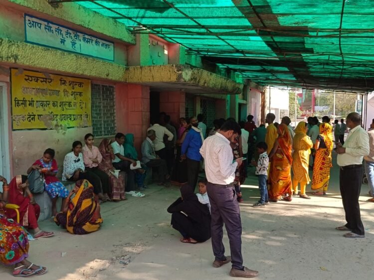 होली के बाद हरदोई अस्पताल में पहुंचे 536 लोग!