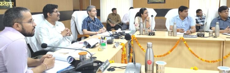 नोडल अधिकारी ने कार्यों की किया समीक्षा बैठक