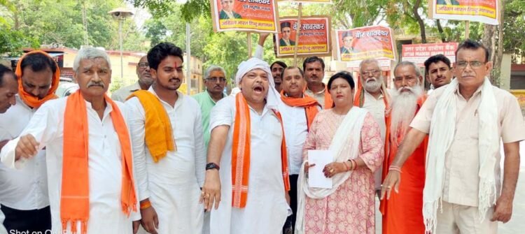 हिंदू महासभा ने दामोदर सावरकर की मनाई जयंती