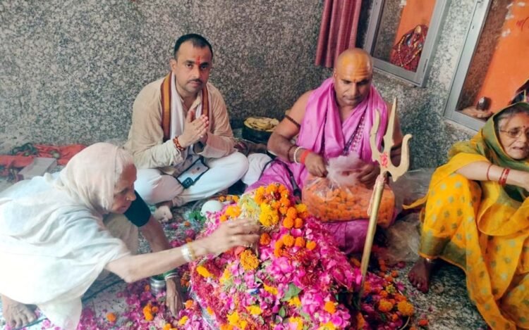 धनुश यज्ञ व रामलीला मंचन का महामंडलेष्वर ने किया शुभारंभ