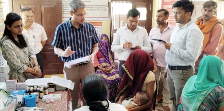 डीएम ने उप स्वास्थ्य केन्द्र शाह में स्वास्थ्य सुविधाओं का किया निरीक्षण