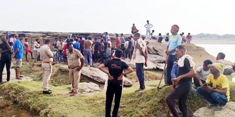 फतेहपुर में चट्टान टूट कर गिरने से तीन ग्रामीणों की मौत