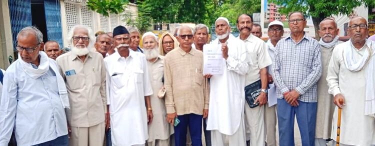 मांग को लेकर ऑल इंडिया स्टेट पेंशनर्स ने सौंपा ज्ञापन