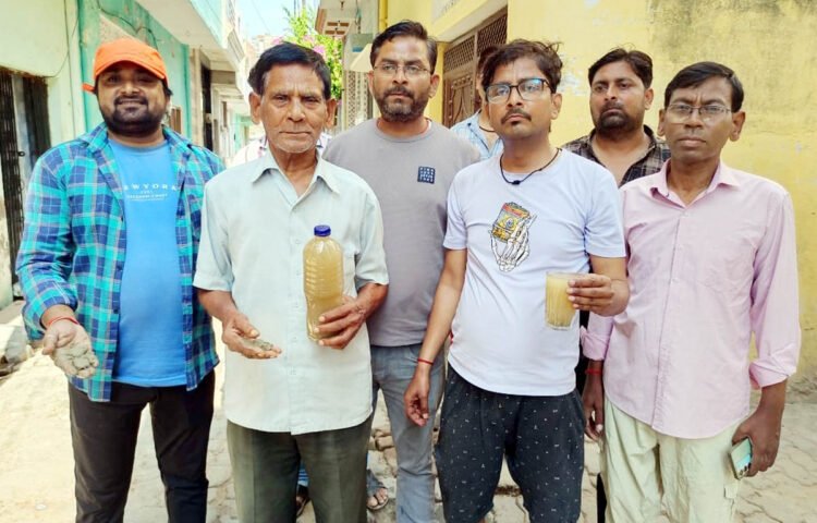 पालिका क्षेत्र में नलों की टोटियों में सप्लाई हो रहा गंदा पानी