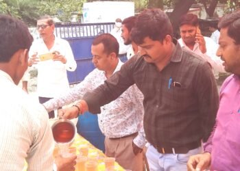 बड़े मंगल पर जगह-जगह शरबत वितरण व भंडारे का आयोजन