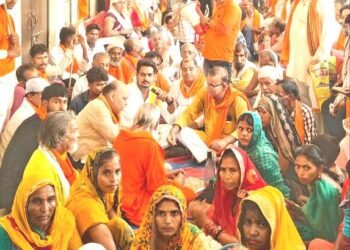 दुकानों में कामकाज कर रहे लेखपालों पर हो वैधानिक कार्यवाही