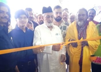 समाजसेवी ने स्टेनलेस शोरूम का किया उद्घाटन