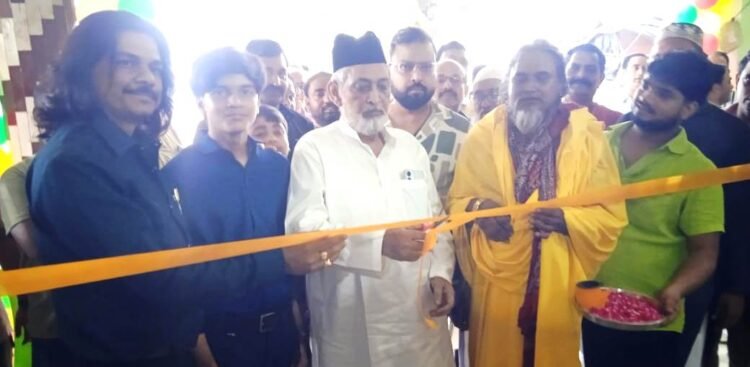 समाजसेवी ने स्टेनलेस शोरूम का किया उद्घाटन