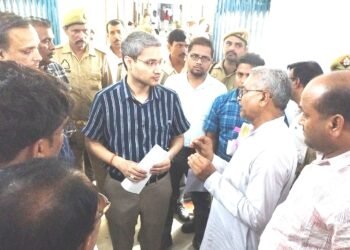 रेस्टोरेंट संचालक को धमकाने वाले चौकी इंचार्ज की एसपी से शिकायत