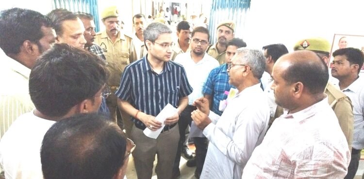 रेस्टोरेंट संचालक को धमकाने वाले चौकी इंचार्ज की एसपी से शिकायत