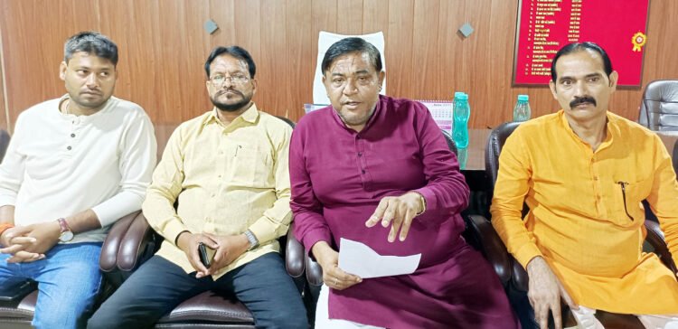 चेयरमैन पर कर्मियों के पटल परिवर्तन में मनमानी का आरोप