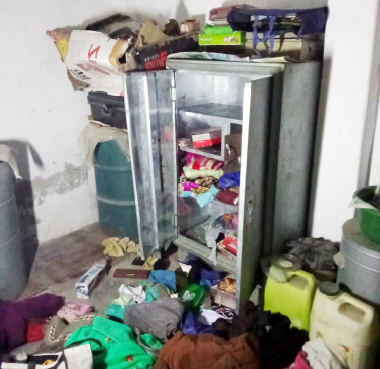 सूने घर का ताला तोड़कर जेवरात व नगदी चोरी