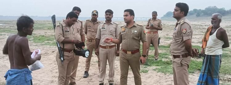 बाजार से लौटते समय नाव से गिरा मछुआरा, नदी में डूबने से मौत