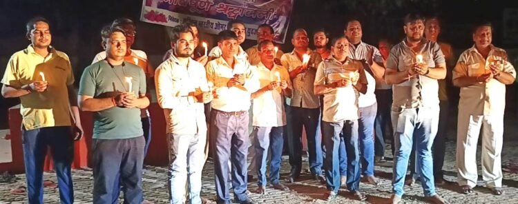 अहमदाबाद विमान दुर्घटना में दिवंगतों को दी श्रद्धांजलि