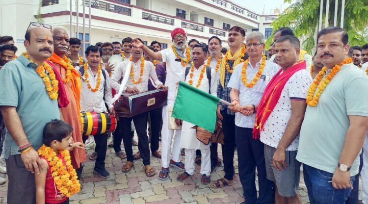 कामतानाथ बाबा के दर्शन हेतु जत्था रवाना