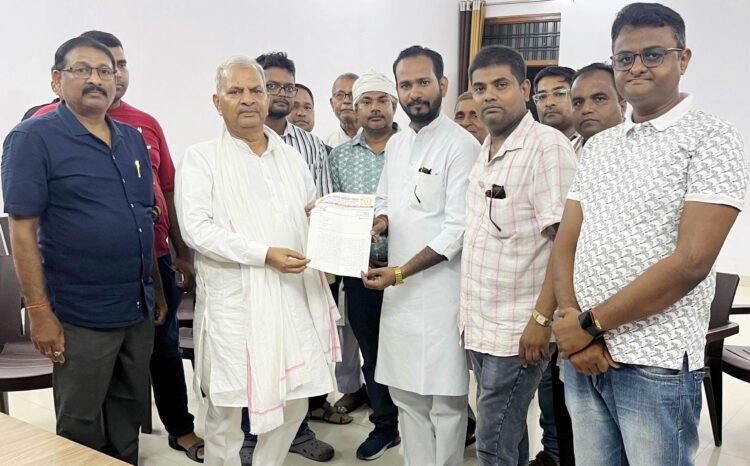 कम छात्र संख्या को आधार बना विद्यालयों को बंद किया जा रहा