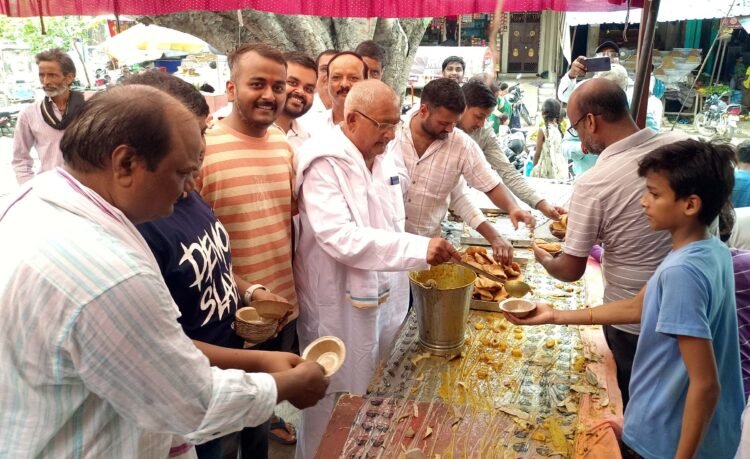 पूर्व मंत्री ने कराया विशाल भंडारा