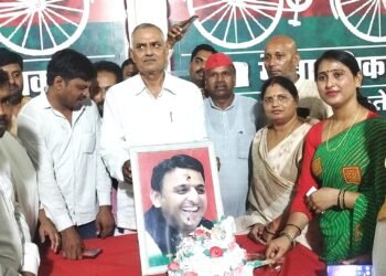 सपा मुखिया अखिलेश यादव का मनाया जन्मदिन