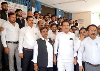 इन्टेलीजेंस विंग प्रभारी के खिलाफ वकीलों ने खोला मोर्चा