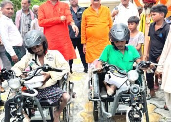 वयोश्री योजना के तहत दिव्यांग व वृद्धजनों को वितरित की ट्राई साइकिल