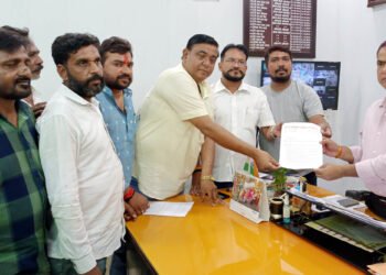 पालिका बोर्ड की बैठक कराकर एजेंडे शामिल कराने की मांग