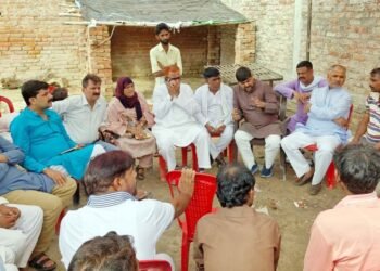 मृतक आरिस के परिवार से मिला कांग्रेस प्रतिनिधि मंडल