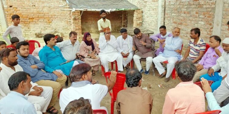 मृतक आरिस के परिवार से मिला कांग्रेस प्रतिनिधि मंडल