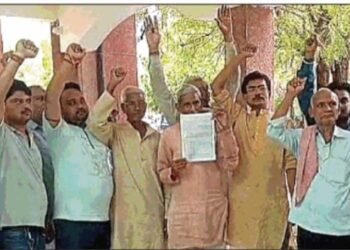 हत्यारोपियों की गिरफ्तारी की मांग