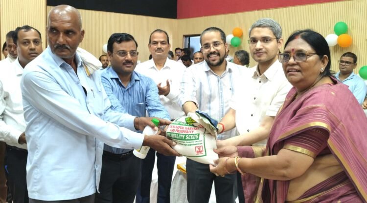 खागा विधायक ने फीता काटकर किया कृषि प्रदर्शनी शुभारंभ 