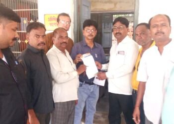 व्यापारियों ने रोडवेज बस स्टाप की समस्याओं को लेकर सौंपा ज्ञापन