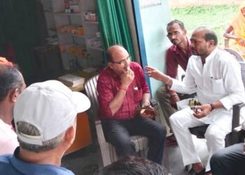 बिजली की समस्या को लेकर कांग्रेस ने उपखंड अधिकारी का किया घेराव