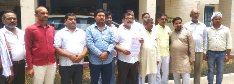 जीएसटी विभाग द्वारा की जा रही वसूली के खिलाफ व्यापारियों ने सौंपा ज्ञापन