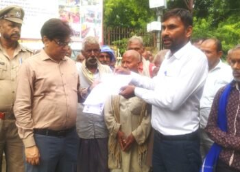 मिश्रामऊ के ग्रामीण वन विभाग के खिलाफ हुए लामबंद