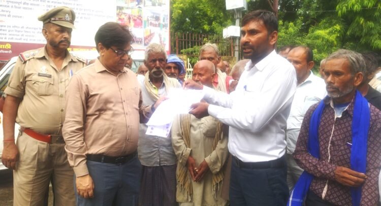 मिश्रामऊ के ग्रामीण वन विभाग के खिलाफ हुए लामबंद