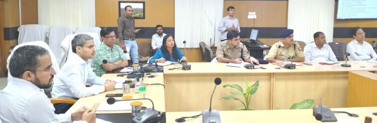 बाढ़ से संबंधित सभी तैयारियां प्रबंधन तत्काल करा लिए जाय: डीएम 