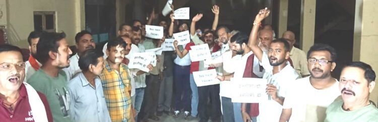 अग्रहरि समाज की मासिक बैठक में उर्जा मंत्री के खिलाफ हुई नारेबाजी