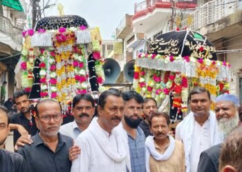 इंसान को बेदार तो हो लेने दो, हर कौम पुकारेगी हमारे हैं हुसैन