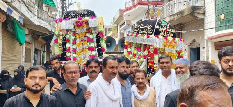 इंसान को बेदार तो हो लेने दो, हर कौम पुकारेगी हमारे हैं हुसैन