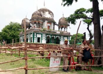 मकबरा विवाद: दूसरे दिन शांत रहा माहौल, चप्पे-चप्पे पर पुलिस मुस्तैद