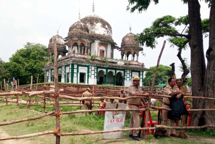 मकबरा विवाद: दूसरे दिन शांत रहा माहौल, चप्पे-चप्पे पर पुलिस मुस्तैद
