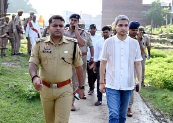 मकबरा विवाद: डीएम-एसपी ने सुरक्षा का लिया जायजा