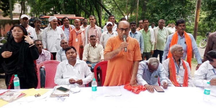 ठगी पीड़ितों का 365 वें दिन भी धरना रहा जारी