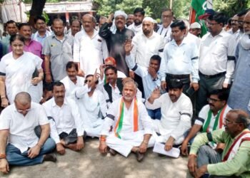 राष्ट्रीय संपत्ति को क्षतिग्रस्त करने पर कांग्रेसियों ने राष्ट्रपति को भेजा ज्ञापन