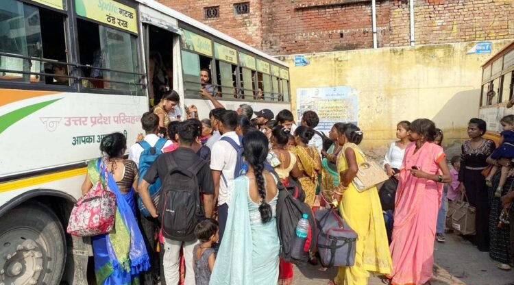रक्षाबंधन पर मुफ्त बस सेवा का बहनों ने उठाया लाभ