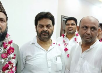 शाहाबाद प्रतिनिधि हाफिज सैय्यद नसीम मियां के घर पहुंचे सपा सांसद मोहिबुल्लाह नदवी