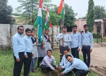विद्यालय के बच्चों ने निकाली विशाल तिरंगा रैली