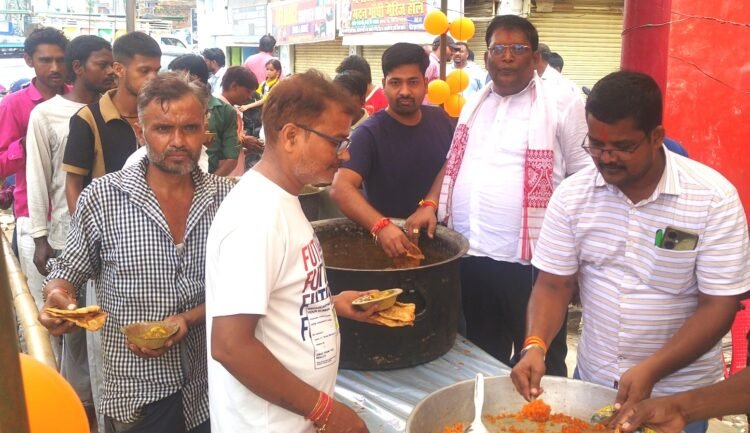 शिव मंदिर के वार्षिकोत्सव में विशाल भंडारे का आयोजन